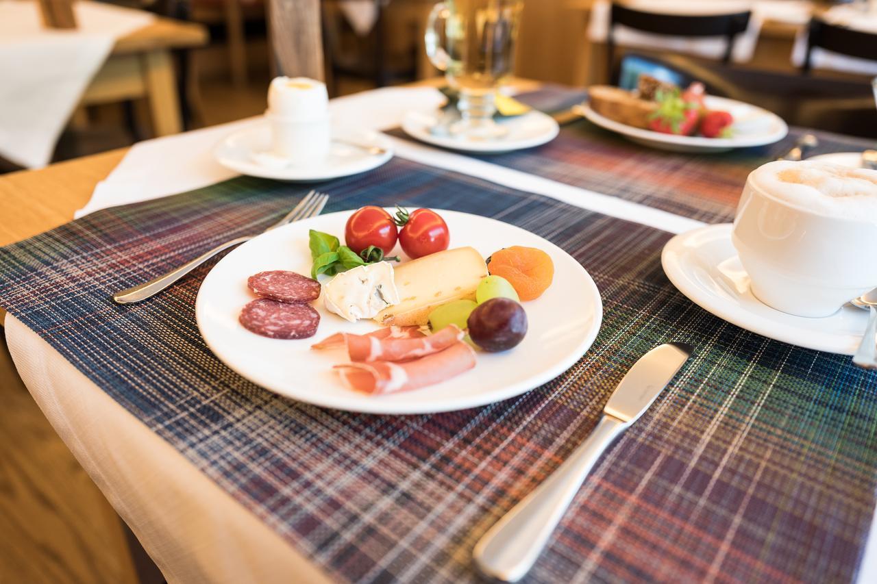 Hotel Alpina Фальс Екстер'єр фото